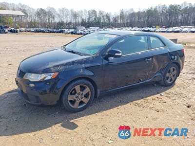 2010 KIA FORTE KOUP EX KNAFU6A28A5275702 - główne zdjęcie licytacji z USA - miniatura