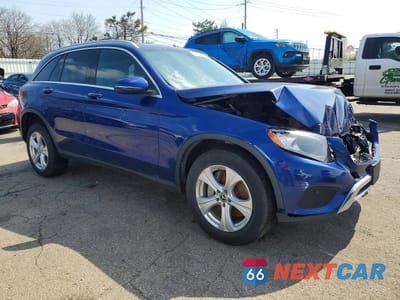 Czwarte zdjęcie samochodu z boku: 2018 MERCEDES-BENZ GLC 300 4MATIC VIN:WDC0G4KB9JV049052 - miniatura