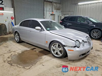 Czwarte zdjęcie samochodu z boku: 2005 JAGUAR S-TYPE R VIN:SAJWA03V551N32376 - miniatura