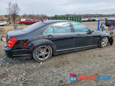 Trzecie zdjęcie samochodu z tyłu: 2012 MERCEDES-BENZ S 550 4MATIC VIN:WDDNG9EB8CA436986 - miniatura