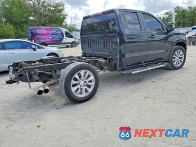 Trzecie zdjęcie samochodu z tyłu: 2020 CHEVROLET SILVERADO C1500 LT VIN:1GCRWCED7LZ342841 - miniatura