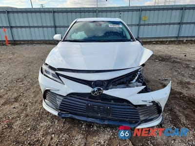 Piąte zdjęcie samochodu w środku: 2022 TOYOTA CAMRY LE VIN:4T1C11AK7NU678160 - miniatura