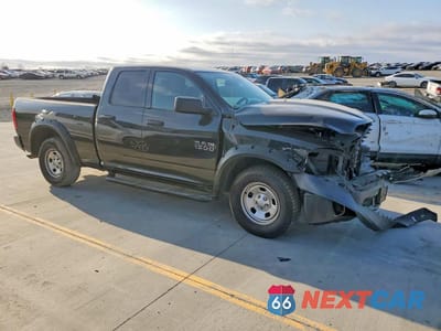 Czwarte zdjęcie samochodu z boku: 2018 RAM 1500 ST VIN:1C6RR6FG1JS262045 - miniatura