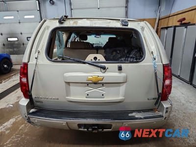 Zdjęcie 6 z 13 samochodu: 2012 CHEVROLET SUBURBAN K1500 LTZ VIN:1GNSKKE71CR130395 - miniatura