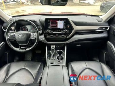 Piąte zdjęcie samochodu w środku: 2021 TOYOTA HIGHLANDER XLE VIN:5TDHZRAH8MS520841 - miniatura