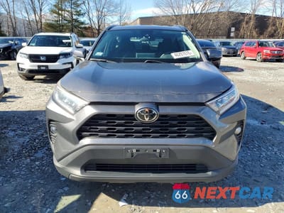 Piąte zdjęcie samochodu w środku: 2021 TOYOTA RAV4 XLE VIN:2T3P1RFV4MW197677 - miniatura