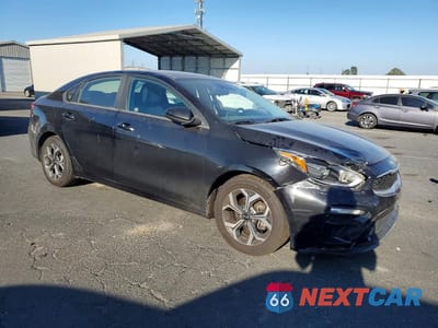 Czwarte zdjęcie samochodu z boku: 2019 KIA FORTE LXS VIN:3KPF24AD5KE093346 - miniatura