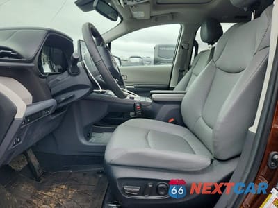 Zdjęcie 7 z 11 samochodu: 2023 TOYOTA SIENNA XLE 7-PASSENGER VIN:5TDYSKFC6PS082902 - miniatura