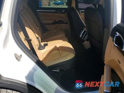 Zdjęcie 10 z 12 samochodu: 2016 PORSCHE CAYENNE VIN:WP1AA2A28GKA37646 - miniatura