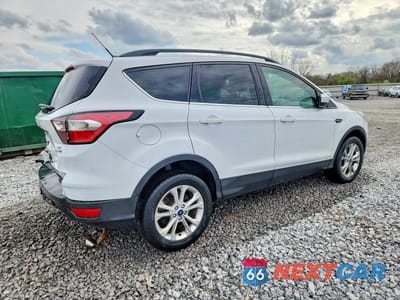 Trzecie zdjęcie samochodu z tyłu: 2017 FORD ESCAPE SE VIN:1FMCU9GD6HUC03943 - miniatura