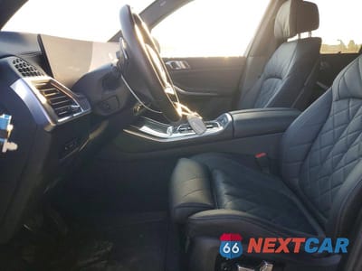 Zdjęcie 7 z 14 samochodu: 2025 BMW X5 M60I VIN:5UX33EU03S9X07151 - miniatura