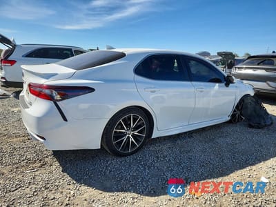 Trzecie zdjęcie samochodu z tyłu: 2023 TOYOTA CAMRY HYBRID SE VIN:4T1S31AK6PU611896 - miniatura