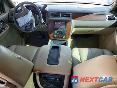 Zdjęcie 8 z 13 samochodu: 2012 CHEVROLET SUBURBAN C1500 LT VIN:1GNSCJE09CR291250 - miniatura