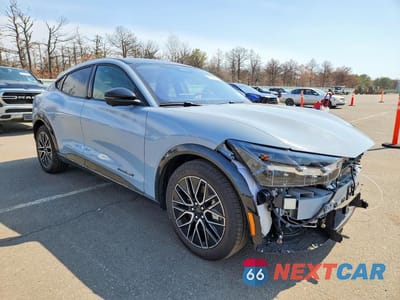 Czwarte zdjęcie samochodu z boku: 2024 FORD MUSTANG MACH-E PREMIUM VIN:3FMTK3SU8RMA30426 - miniatura