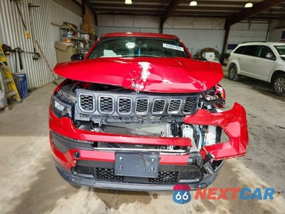 Piąte zdjęcie samochodu w środku: 2025 JEEP COMPASS SPORT VIN:3C4NJDAN2ST587814 - miniatura