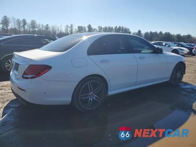 Trzecie zdjęcie samochodu z tyłu: 2019 MERCEDES-BENZ E 300 4MATIC VIN:WDDZF4KBXKA551129 - miniatura