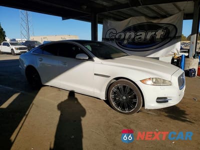 Czwarte zdjęcie samochodu z boku: 2011 JAGUAR XJ VIN:SAJWA1CBXBLV15231 - miniatura