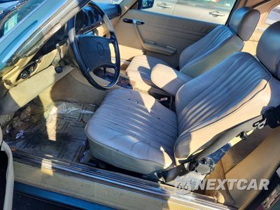 Zdjęcie 7 z 12 samochodu: 1987 MERCEDES-BENZ 560 SL VIN:WDBBA48D9HA064479 - miniatura