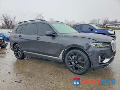 Czwarte zdjęcie samochodu z boku: 2021 BMW X7 XDRIVE40I VIN:5UXCW2C05M9H67218 - miniatura