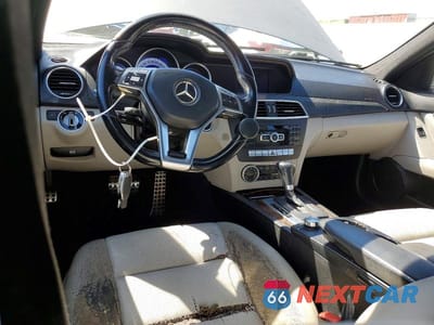 Zdjęcie 8 z 11 samochodu: 2013 MERCEDES-BENZ C 250 VIN:WDDGF4HB8DR248482 - miniatura