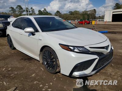 Czwarte zdjęcie samochodu z boku: 2021 TOYOTA CAMRY HYBRID XSE VIN:4T1K31AK0MU564506 - miniatura