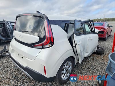 Trzecie zdjęcie samochodu z tyłu: 2025 KIA SOUL LX VIN:KNDJ23AU4S7261935 - miniatura