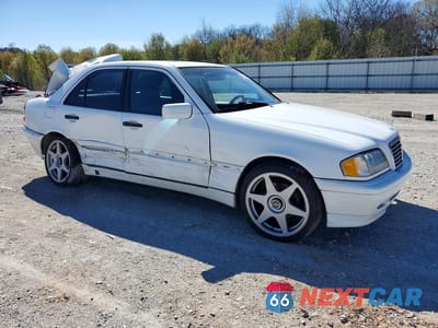 Czwarte zdjęcie samochodu z boku: 2000 MERCEDES-BENZ C 280 VIN:WDBHA29G2YA835291 - miniatura