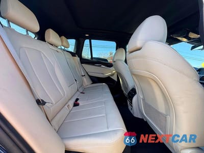 Zdjęcie 6 z 10 samochodu: 2019 BMW X3 SDRIVE30I VIN:5UXTR7C55KLR46680 - miniatura