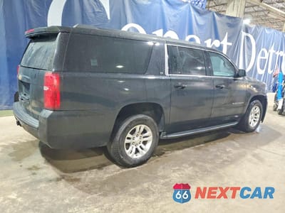 Trzecie zdjęcie samochodu z tyłu: 2018 CHEVROLET SUBURBAN K1500 LT VIN:1GNSKHKC0JR121740 - miniatura