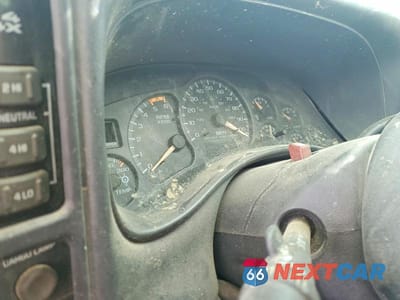 Zdjęcie 9 z 11 samochodu: 2002 CHEVROLET SILVERADO K2500 HEAVY DUTY VIN:1GCHK23G12F102747 - miniatura