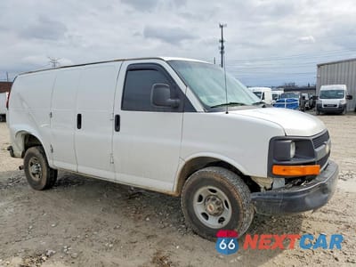 Czwarte zdjęcie samochodu z boku: 2015 CHEVROLET EXPRESS G2500 VIN:1GCWGFCFXF1150578 - miniatura