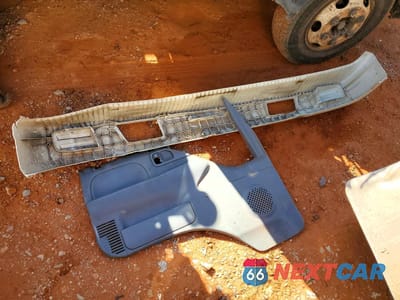 Zdjęcie 12 z 13 samochodu: 2006 ISUZU NPR SWEEPER TRUCK VIN:JALB4B16567024014 - miniatura