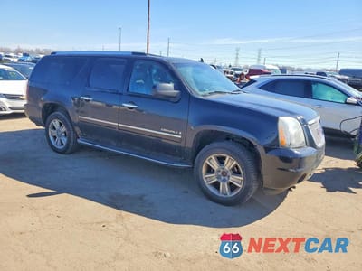 Czwarte zdjęcie samochodu z boku: 2009 GMC YUKON XL DENALI VIN:1GKFK06269J124850 - miniatura