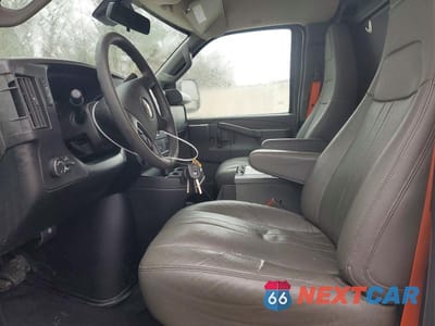 Zdjęcie 7 z 13 samochodu: 2019 CHEVROLET EXPRESS 2500 CARGO UTILITY / SERVICE VAN VIN:1GCWGAFP8K1224050 - miniatura
