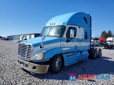 Drugie zdjęcie samochodu z przodu: 2013 FREIGHTLINER CASCADIA SEMI TRUCK VIN:1FUJGLDR5DLBA7177 - miniatura