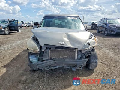 Piąte zdjęcie samochodu w środku: 2013 KIA SOUL BASE VIN:KNDJT2A53D7609338 - miniatura