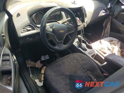 Zdjęcie 8 z 11 samochodu: 2018 CHEVROLET CRUZE LS VIN:1G1BC5SM0J7194365 - miniatura