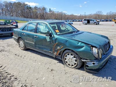 Czwarte zdjęcie samochodu z boku: 1999 MERCEDES BENZ E 300TD VIN:WDBJF25HXXA933808 - miniatura