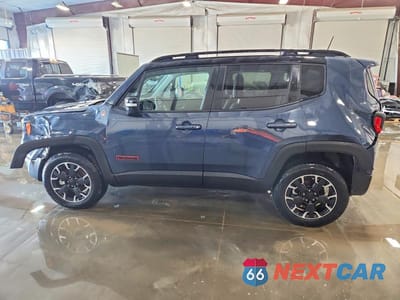 Drugie zdjęcie samochodu z przodu: 2023 JEEP RENEGADE TRAILHAWK VIN:ZACNJDC13PPP35085 - miniatura