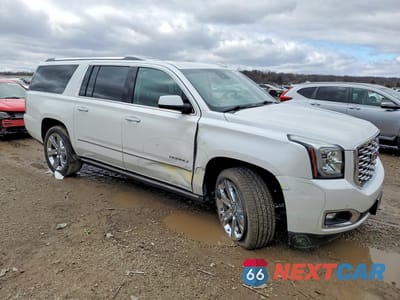 Czwarte zdjęcie samochodu z boku: 2018 GMC YUKON XL DENALI VIN:1GKS2HKJ0JR222823 - miniatura