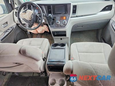 Zdjęcie 8 z 12 samochodu: 2017 TOYOTA SIENNA LE VIN:5TDKZ3DC2HS833862 - miniatura