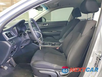 Zdjęcie 7 z 12 samochodu: 2019 KIA OPTIMA LX VIN:5XXGT4L36KG311906 - miniatura