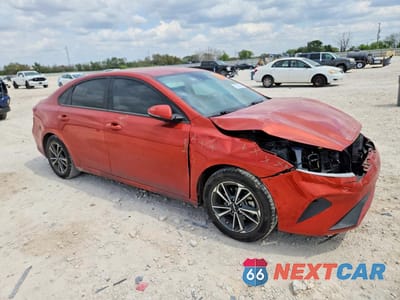 Czwarte zdjęcie samochodu z boku: 2022 KIA FORTE LXS VIN:3KPF24AD5NE433745 - miniatura