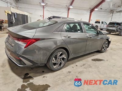 Trzecie zdjęcie samochodu z tyłu: 2025 HYUNDAI ELANTRA LIMITED VIN:KMHLP4DG9SU080123 - miniatura