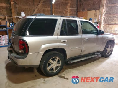 Trzecie zdjęcie samochodu z tyłu: 2005 CHEVROLET TRAILBLAZER LS VIN:1GNDT13S852199717 - miniatura