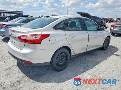 Trzecie zdjęcie samochodu z tyłu: 2012 FORD FOCUS SE VIN:1FAHP3F26CL124520 - miniatura