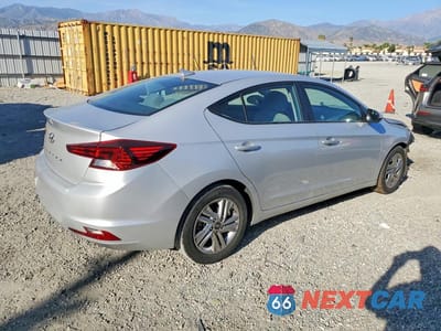 Trzecie zdjęcie samochodu z tyłu: 2019 HYUNDAI ELANTRA SEL VIN:KMHD84LF3KU887926 - miniatura