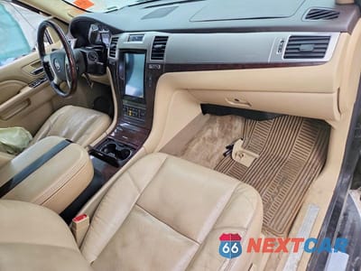 Zdjęcie 8 z 13 samochodu: 2010 CADILLAC ESCALADE ESV LUXURY VIN:1GYUKHEF7AR266226 - miniatura