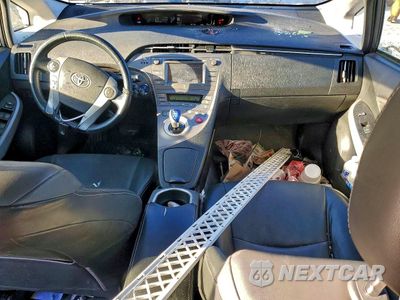 Zdjęcie 8 z 12 samochodu: 2013 TOYOTA PRIUS FOUR VIN:JTDKN3DU0D1655297 - miniatura