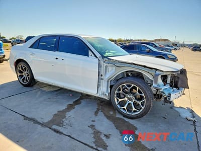 Czwarte zdjęcie samochodu z boku: 2018 CHRYSLER 300 S VIN:2C3CCABG4JH216469 - miniatura